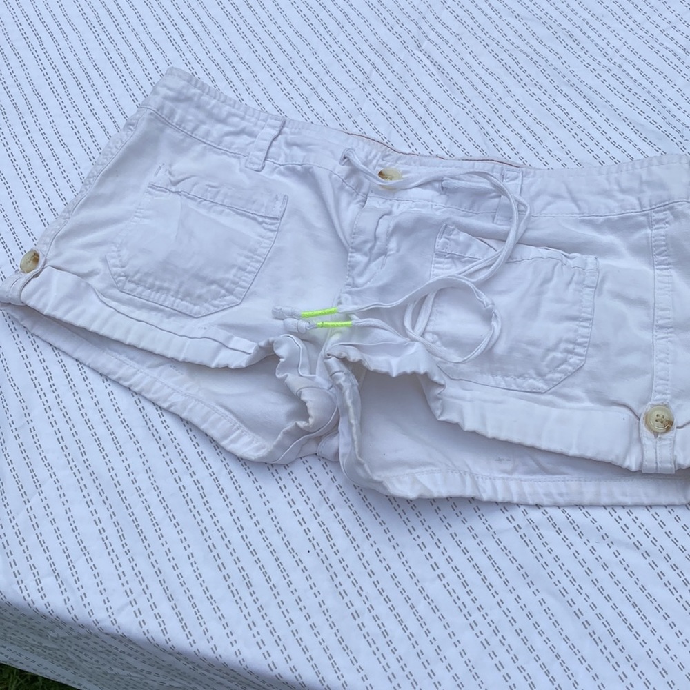 Hollister.
Size 3